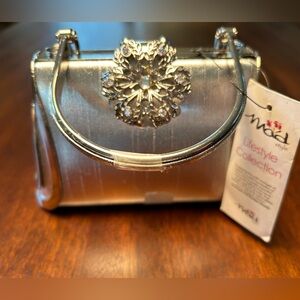 NWT🌷Mod “Silver Snowflake” Lifestyle Collection